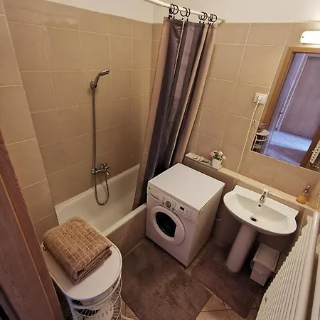 Gozsdu Apartment
