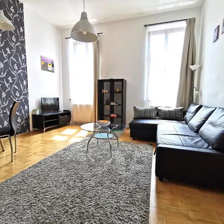 Gozsdu Apartment *