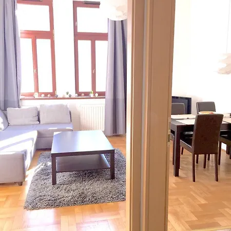 Gozsdu Apartment *
