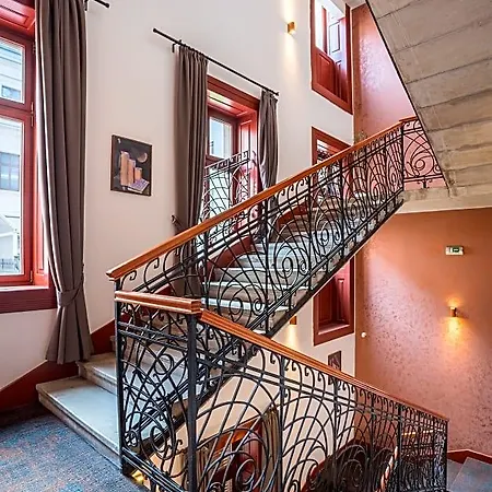 Gozsdu Apartment *